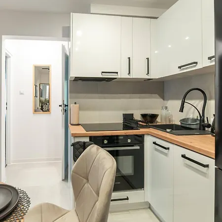 アパート Apartly - &a